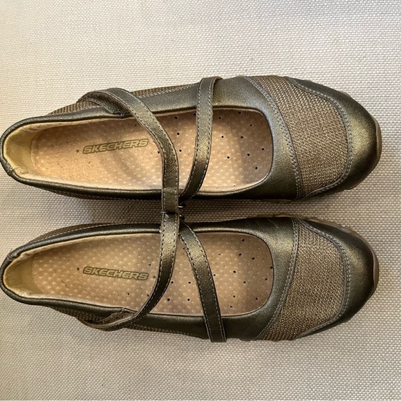 Skechers Pewter Leather W Metallic Toe Shoe Adjustable Cross Strap 6 New No Box - Picture 1 of 5